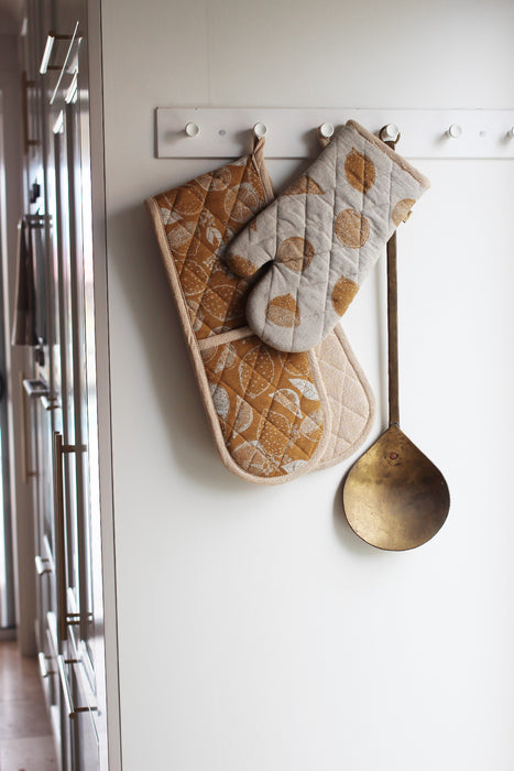 Raine & Humble Lemon Marmalade Oven Glove - Golden Yellow
